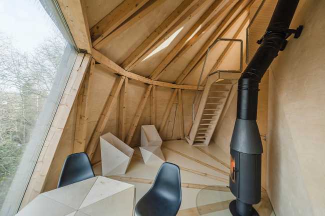 The house which poses as a tree: House in the Orchard