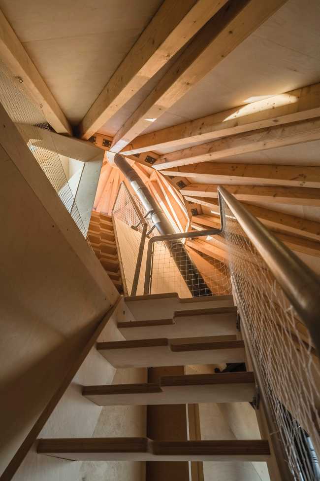 The house which poses as a tree: House in the Orchard