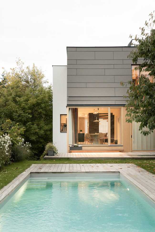 Restauración de la Cherry Tree House en Praga. Una casa extravagante que no rompe las reglas