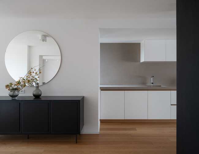 Restauración de la Cherry Tree House en Praga. Una casa extravagante que no rompe las reglas