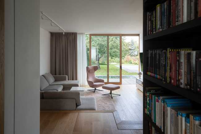 Restauración de la Cherry Tree House en Praga. Una casa extravagante que no rompe las reglas