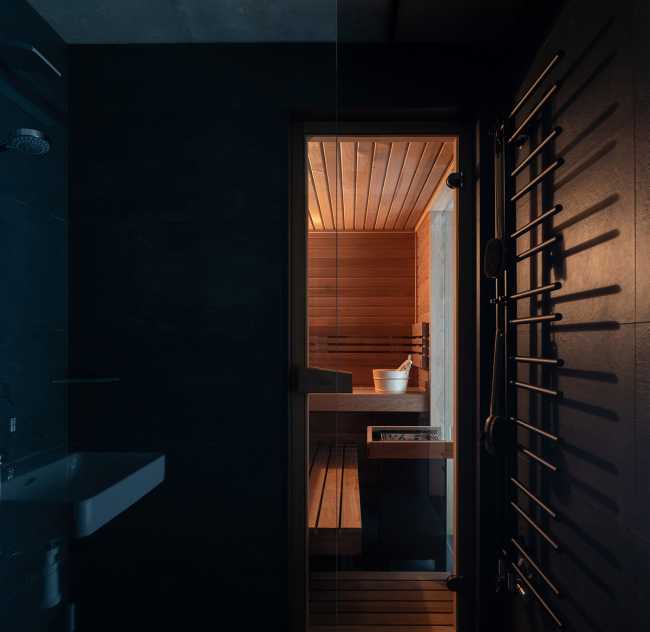 Restauración de la Cherry Tree House en Praga. Una casa extravagante que no rompe las reglas