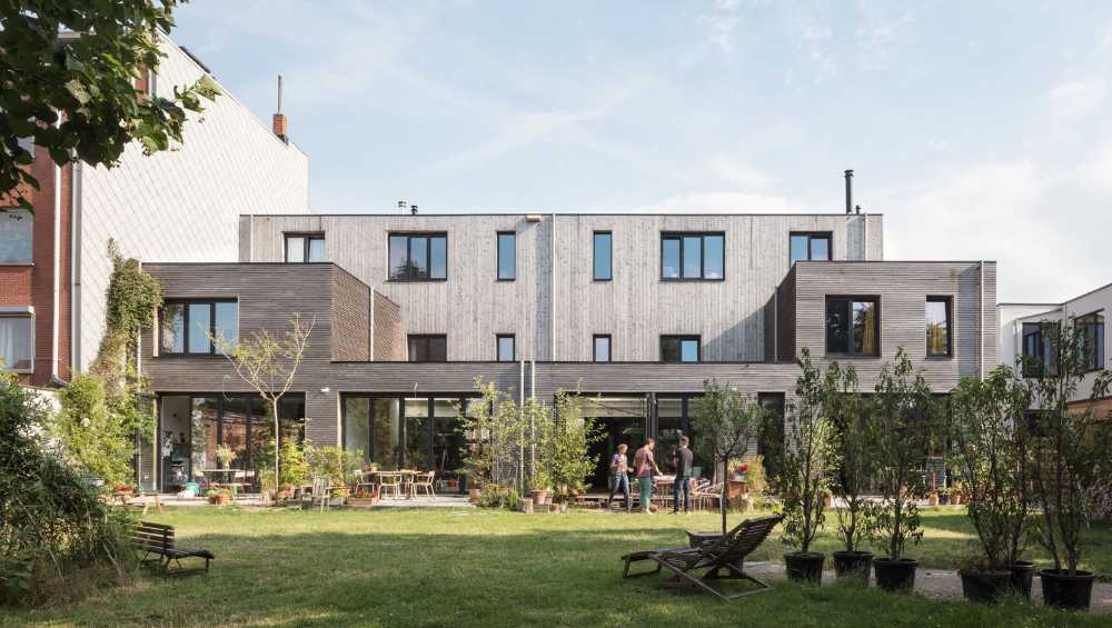 Four families with a shared vision. Redesigning a police station to an environmentally green and sustainable cohousing