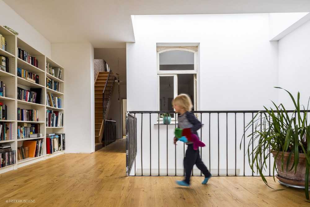 Four families with a shared vision. Redesigning a police station to an environmentally green and sustainable cohousing