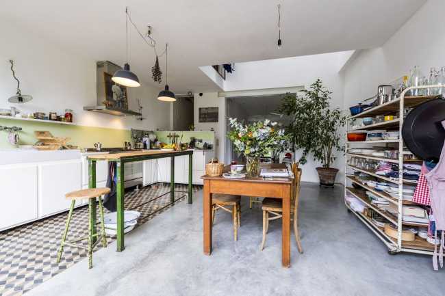 Four families with a shared vision. Redesigning a police station to an environmentally green and sustainable cohousing