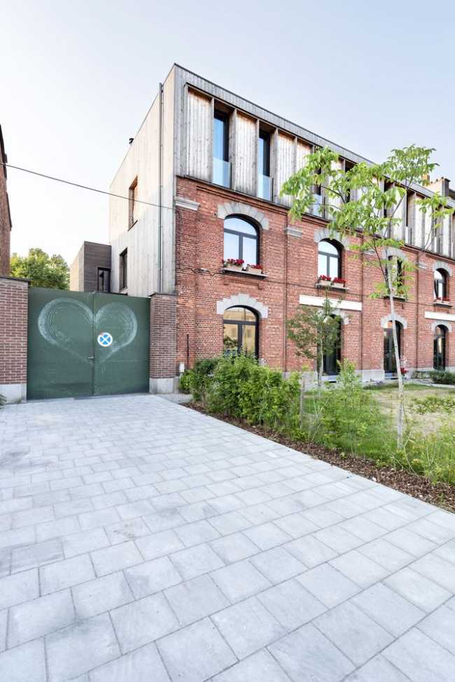 Four families with a shared vision. Redesigning a police station to an environmentally green and sustainable cohousing