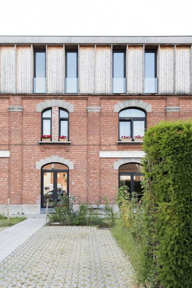 Four families with a shared vision. Redesigning a police station to an environmentally green and sustainable cohousing