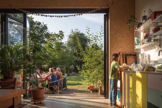 Four families with a shared vision. Redesigning a police station to an environmentally green and sustainable cohousing