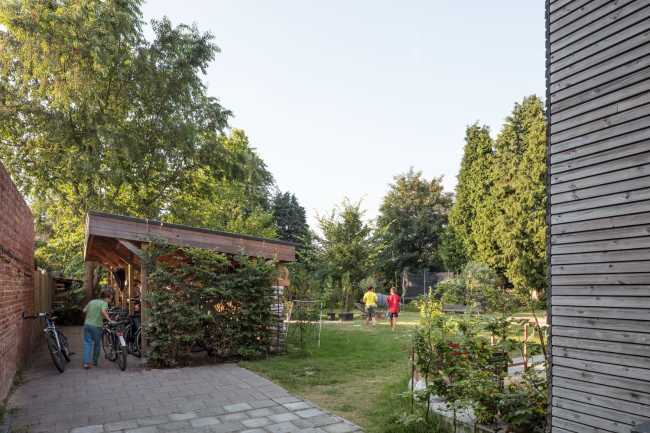 Four families with a shared vision. Redesigning a police station to an environmentally green and sustainable cohousing