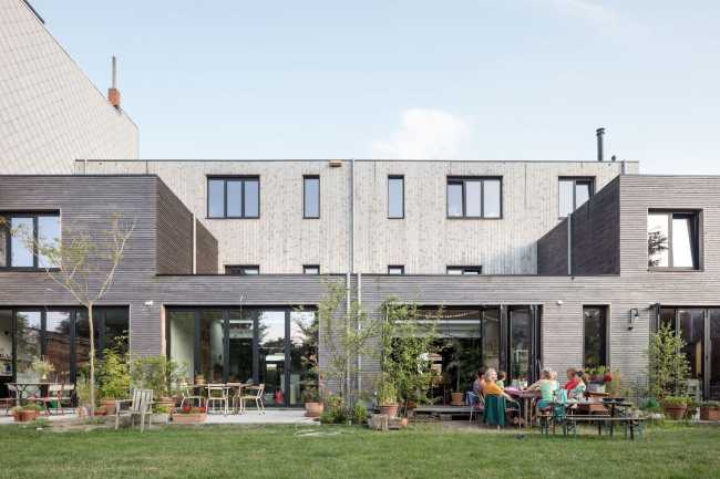 Four families with a shared vision. Redesigning a police station to an environmentally green and sustainable cohousing