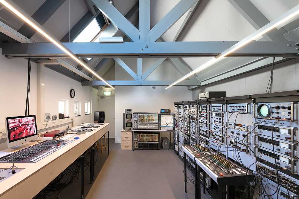 Willem Twee studios. Spazi per la musica elettronica nelle soffitte di una vecchia sinagoga monumentale