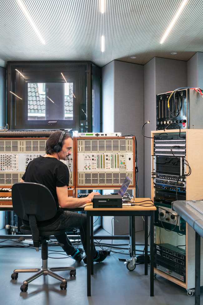 Willem Twee studios. Areas for electronic music in the attics of an old monumental synagogue