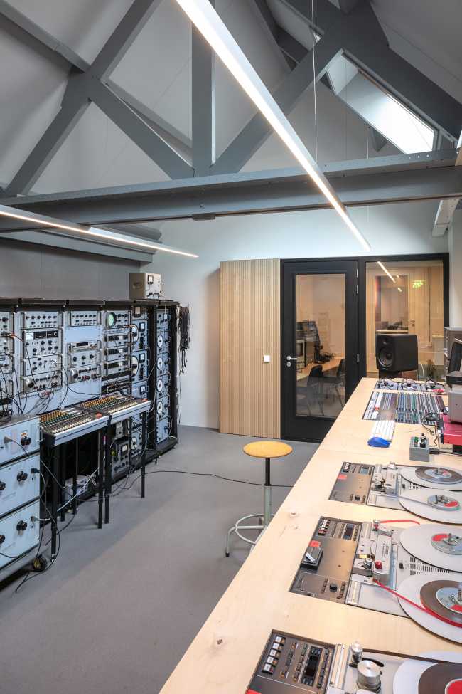 Willem Twee studios. Areas for electronic music in the attics of an old monumental synagogue