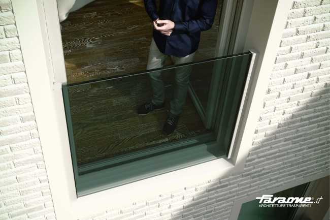 Balcone alla francese. Parapetti che regalano eleganza, luminosità e sicurezza