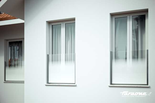 Balcone alla francese. Parapetti che regalano eleganza, luminosità e sicurezza