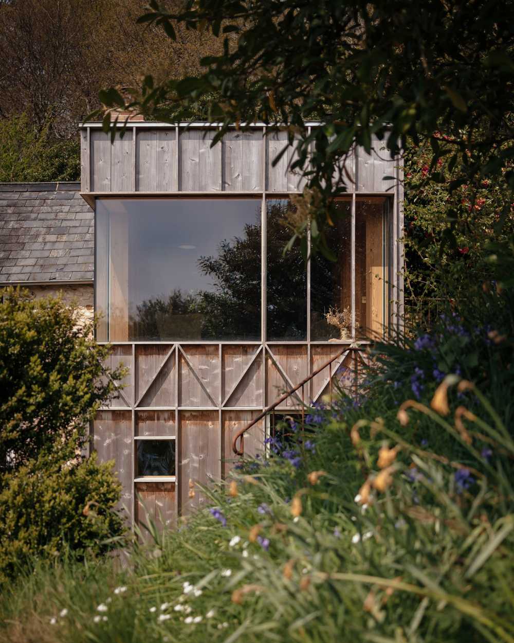 Made of Sand, a place designed to share with others a surge of creative energy surrounded by nature