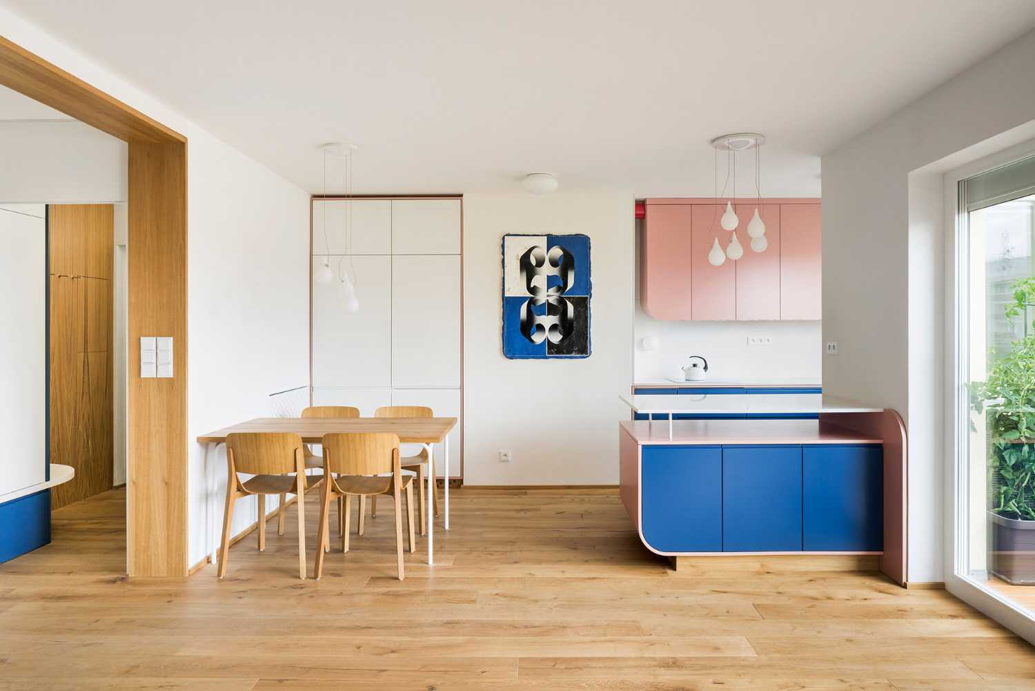Appartement Soixante-Neuf, un espace de vie simple pour une famille qui comprend l'art et désire en profiter