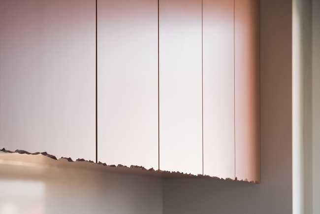 Appartement Soixante-Neuf, un espace de vie simple pour une famille qui comprend l'art et désire en profiter