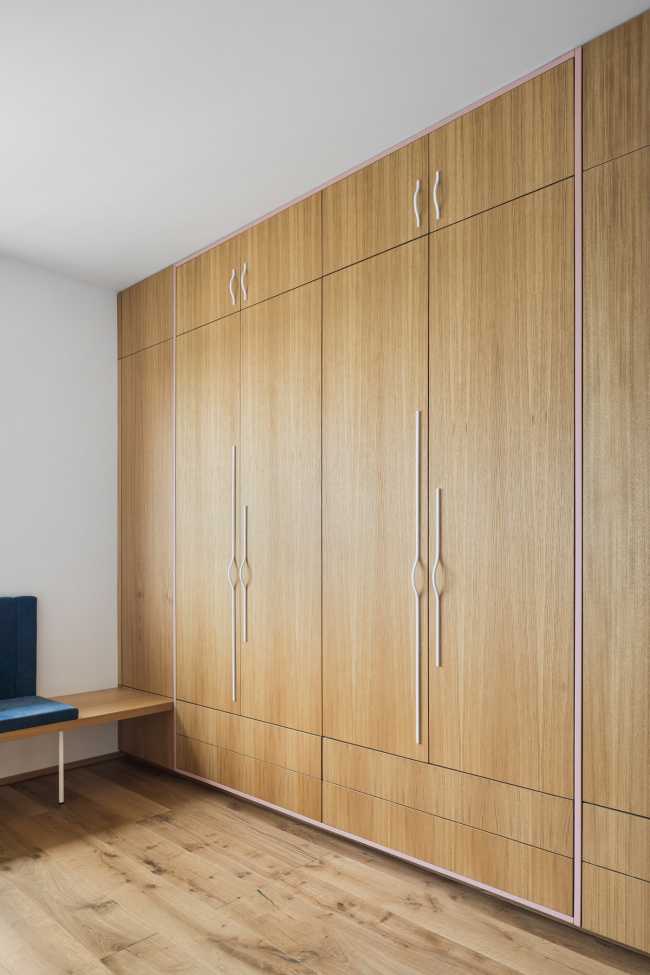 Appartement Soixante-Neuf, un espace de vie simple pour une famille qui comprend l'art et désire en profiter