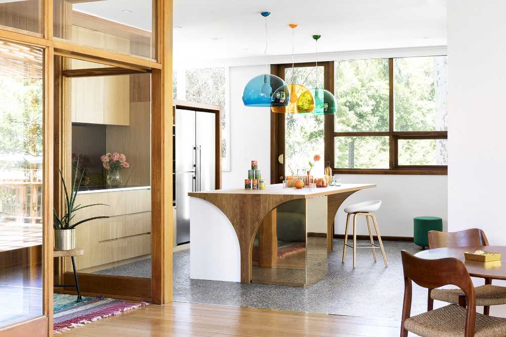 El color y la amplitud celebran la alegría de estar en familia. Una remodelación arquitectónica da vida al Modernist Wonderland