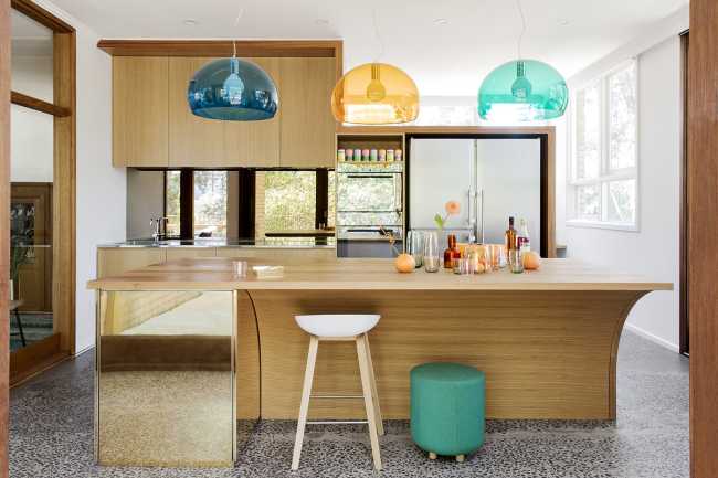 Colore e ampi spazi per celebrare la gioia di stare in famiglia. Un restyling architettonico da vita al Modernist Wonderland