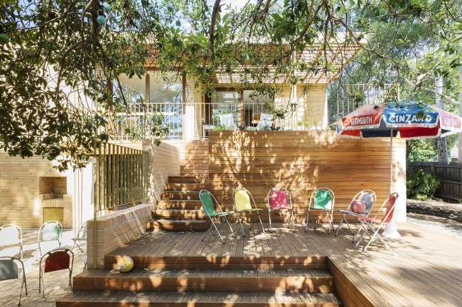 Colore e ampi spazi per celebrare la gioia di stare in famiglia. Un restyling architettonico da vita al Modernist Wonderland