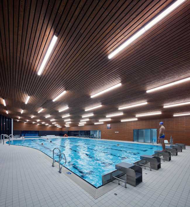Piscina comunale di Louny come una roccia appuntita che rivela il suo cuore prezioso per il benessere dei cittadini