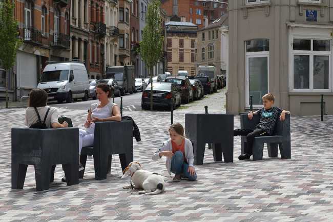 Artichaut: more public square, less street. Restoring through architecture the hierarchy between human and machine