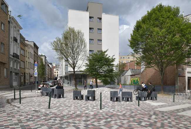 Artichaut: more public square, less street. Restoring through architecture the hierarchy between human and machine