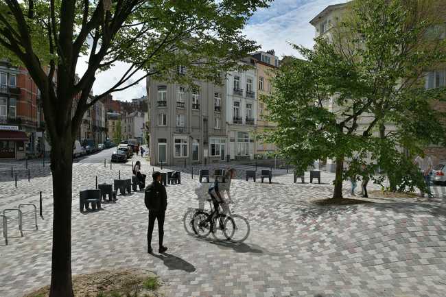 Artichaut: more public square, less street. Restoring through architecture the hierarchy between human and machine