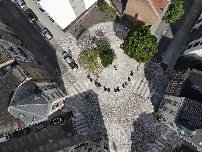 Artichaut: more public square, less street. Restoring through architecture the hierarchy between human and machine