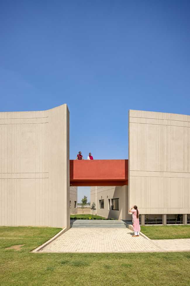 St Martha Bethany Vidyalaya School Fase 1, el envoltorio constructivo ideal para el contexto