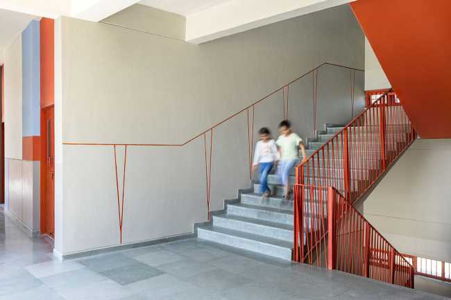 St Martha Bethany Vidyalaya School Fase 1, el envoltorio constructivo ideal para el contexto.