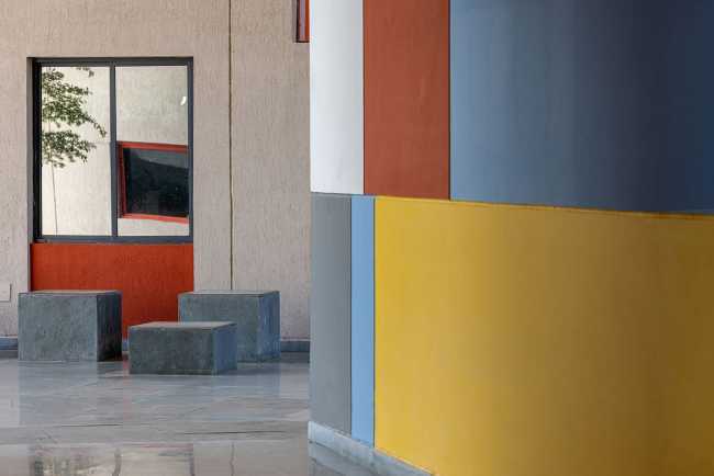 St Martha Bethany Vidyalaya School Fase 1, el envoltorio constructivo ideal para el contexto.