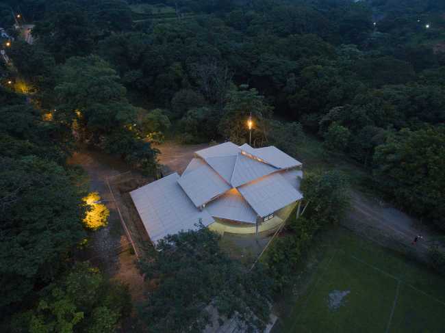 Community Center of El Rodero de Mora, an architecture that celebrates and dignifies the community