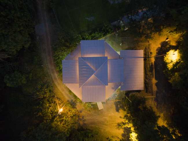 Community Center of El Rodero de Mora, an architecture that celebrates and dignifies the community