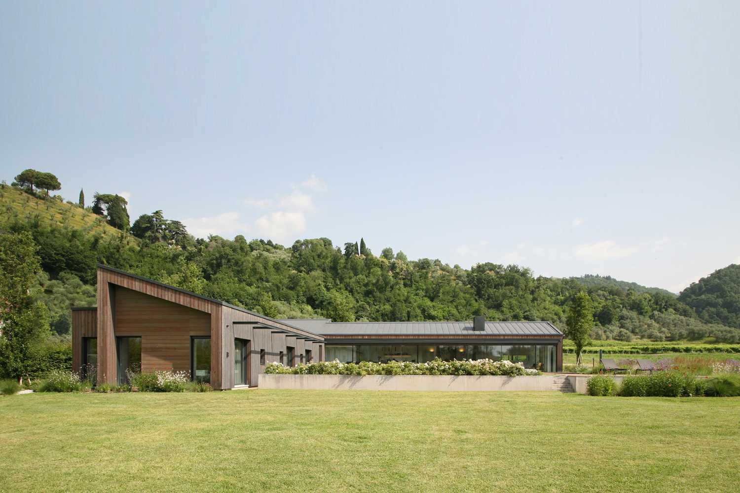 The farming landscape of Bassano del Grappa embraces the new country house