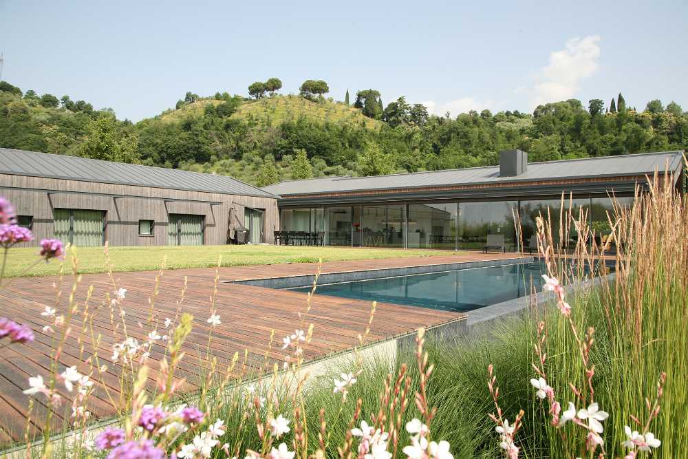 The farming landscape of Bassano del Grappa embraces the new country house