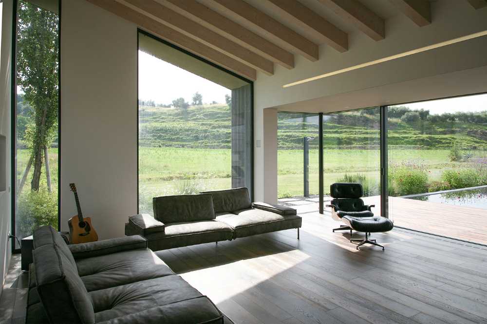 The farming landscape of Bassano del Grappa embraces the new country house