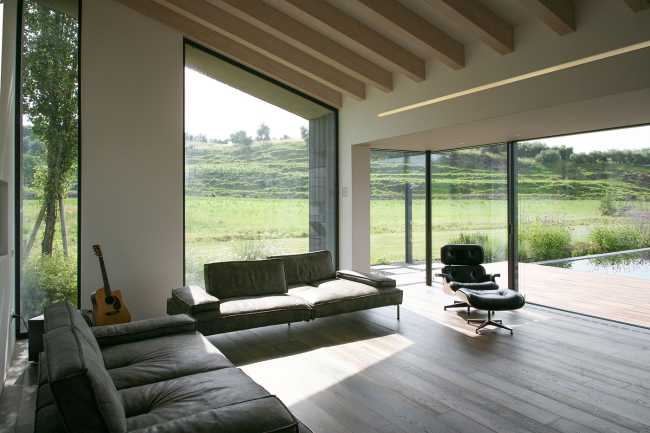 The farming landscape of Bassano del Grappa embraces the new country house