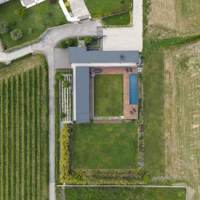 The farming landscape of Bassano del Grappa embraces the new country house
