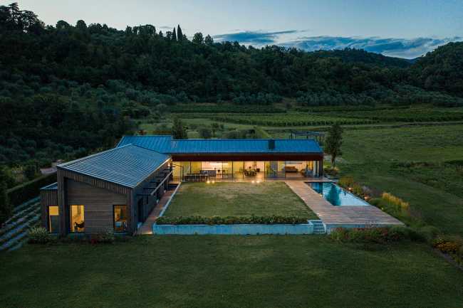 The farming landscape of Bassano del Grappa embraces the new country house