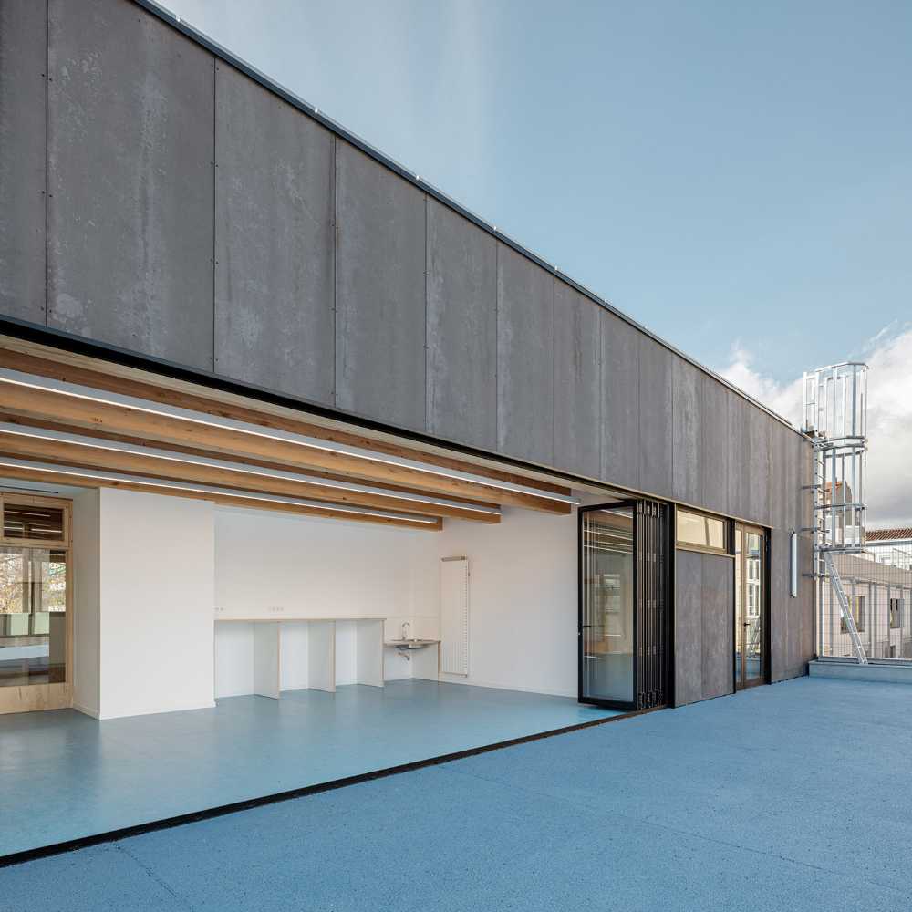 Escola La Mar Bella and its renovation which doubles its capacity