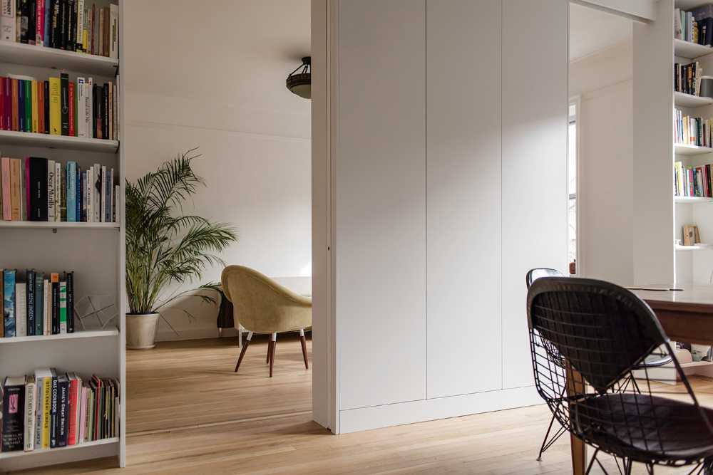 Può un design sobrio e severo evocare un senso di estrosa meraviglia e scoperta?
