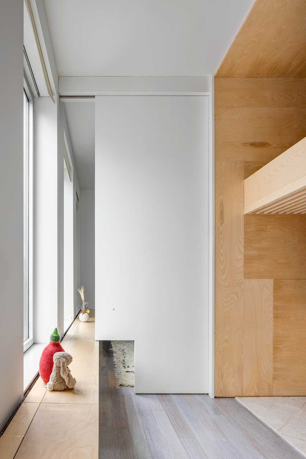 Può un design sobrio e severo evocare un senso di estrosa meraviglia e scoperta?