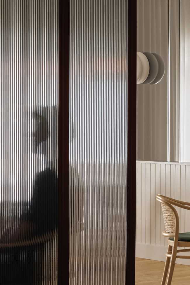 Newly restyled Italian restaurant Piatti in Montreal: textures, materials and colors project customers among the flavors of the Mediterranean