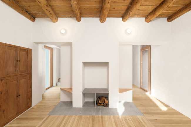 Casa Castello, la pequeña casa escondida bajo un castillo medieval