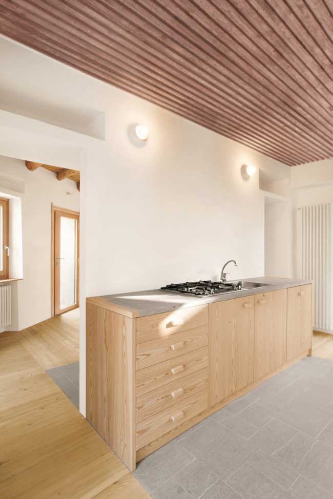 Casa Castello, la pequeña casa escondida bajo un castillo medieval