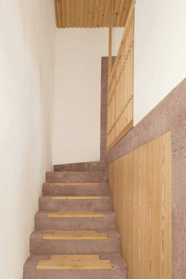 Casa Castello, la pequeña casa escondida bajo un castillo medieval