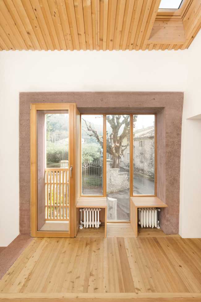 Casa Castello, la pequeña casa escondida bajo un castillo medieval